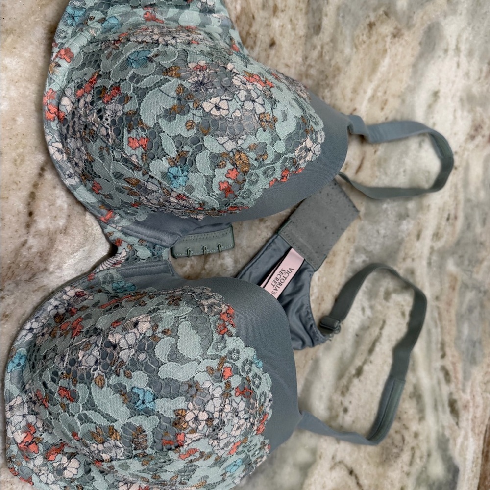 Victoria's Secret Light Blue Floral Lace T-Shirt Bra full coverage 40-C